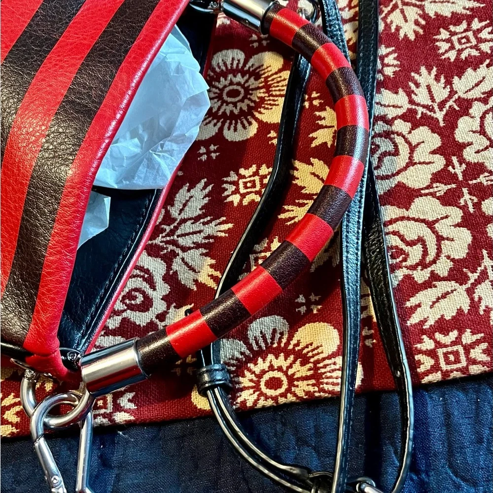 7”x6”, 3.75” drop from strap - Picture 2 of 3
